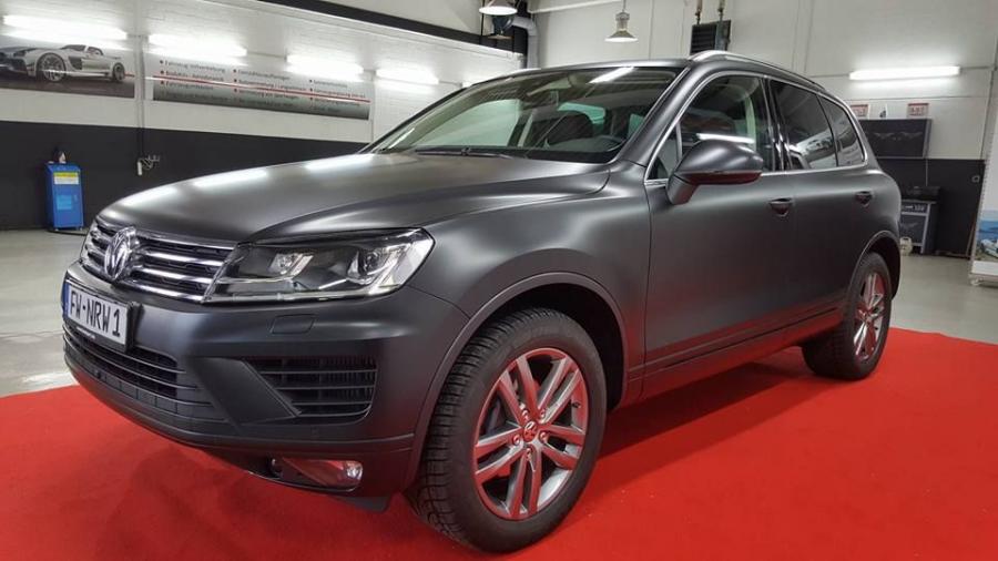 Volkswagen Touareg R-Line in Schwarz Matt by Folienwerk-NRW '2017